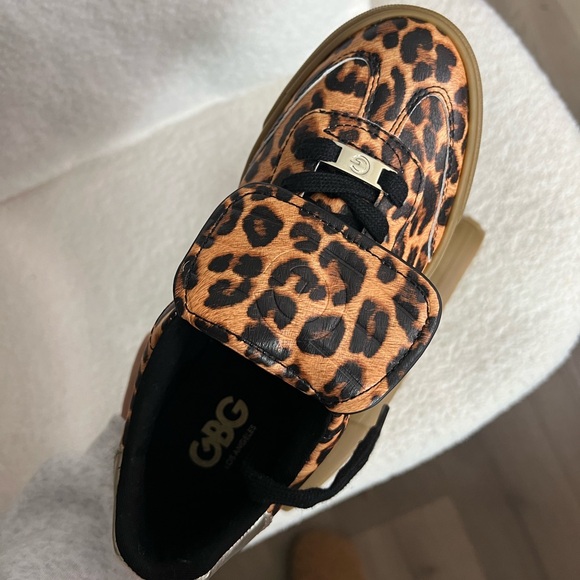 NWOB G by Guess Leopard Pint Leather Sneakers! ✨🐆 - Picture 4 of 10